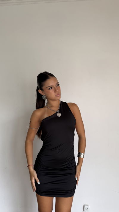 vestido corto un hombro con espalda desc