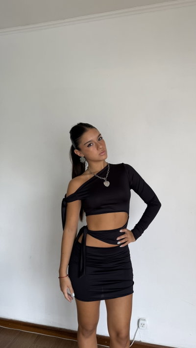 vestido corto asimétrico para atar