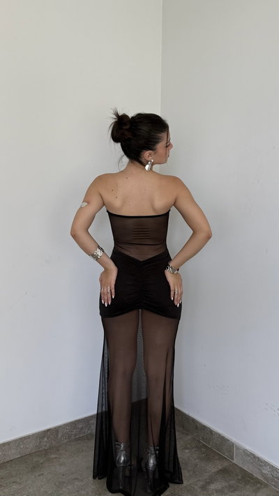 vestido largo strapless con tul