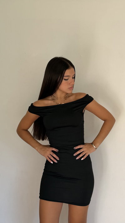 vestido corto un cuello bote