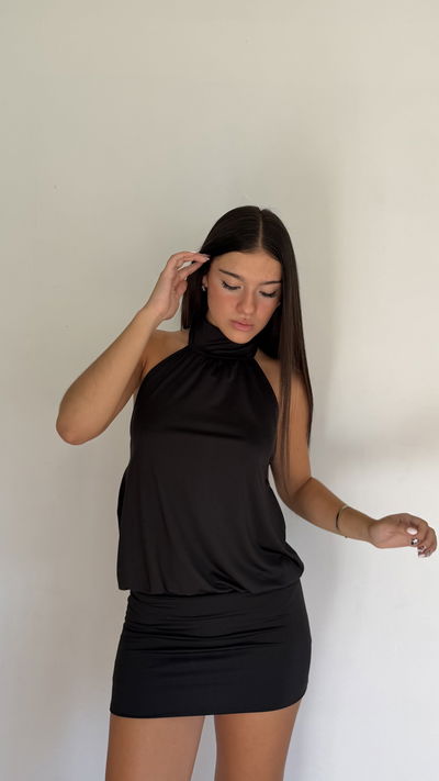 vestido corto al cuello elegante 