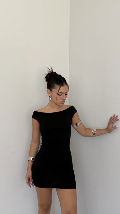 vestido corto un cuello bote