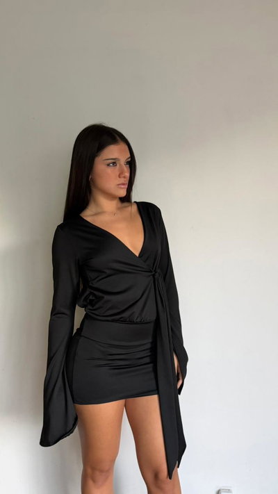 vestido corto escote en v y mangas oxford