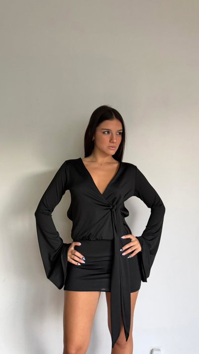 vestido corto escote en v y mangas oxford