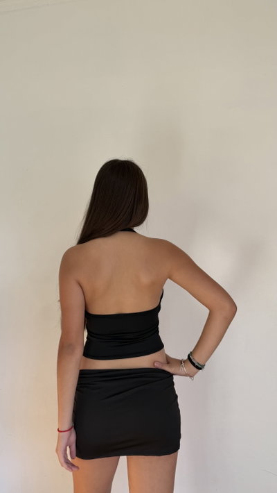top cuello alto con puntilla 