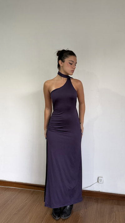 vestido largo un hombro con corbata 