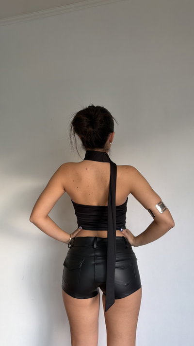 microshort de cuerina 