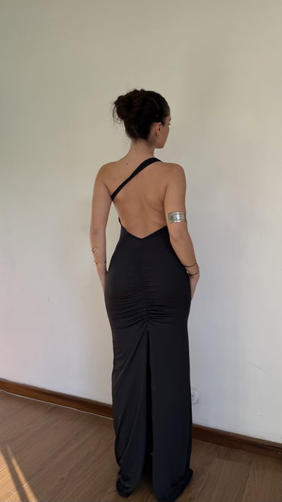 vestido largo un hombro con tira diagonal