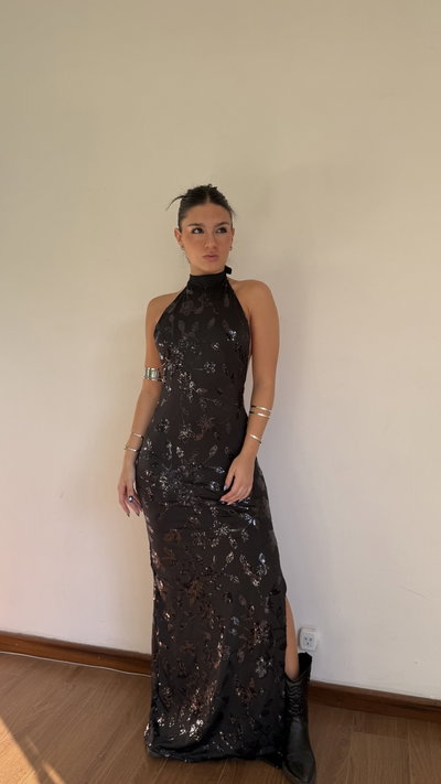 vestido largo al cuello con flores 