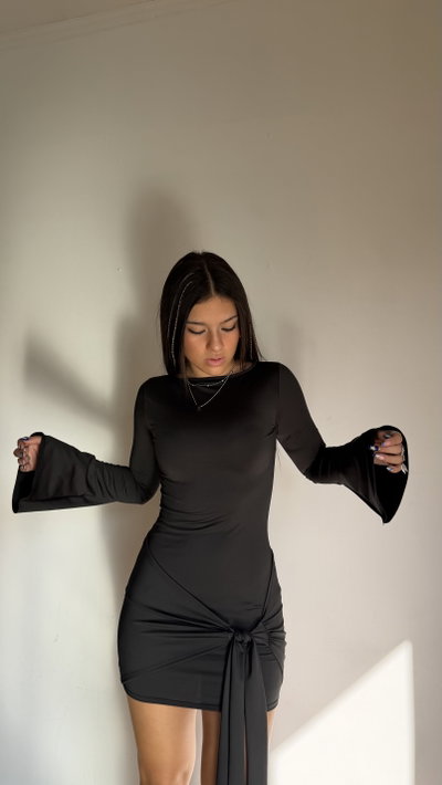 vestido corto manga larga con lazo 