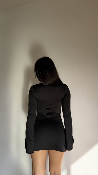 vestido corto manga larga con lazo 