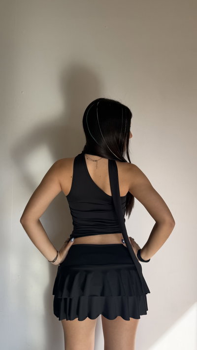 top un hombro con bufandita y detalles de encaje