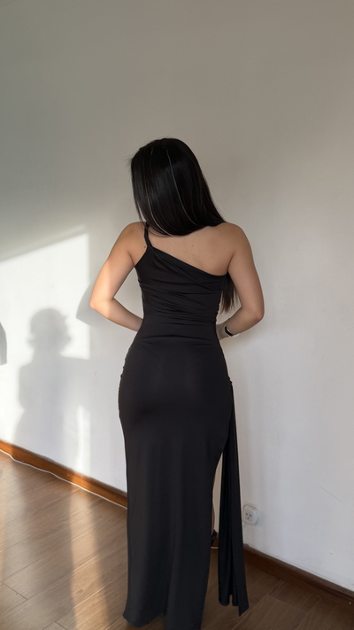 vestido largo un hombro y nudo 