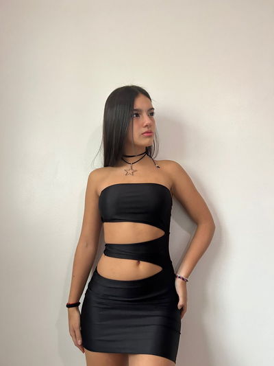 vestido corto strapless cut out