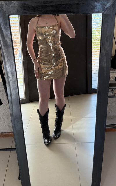 vestido corto de lentejuelas con espalda p/atar