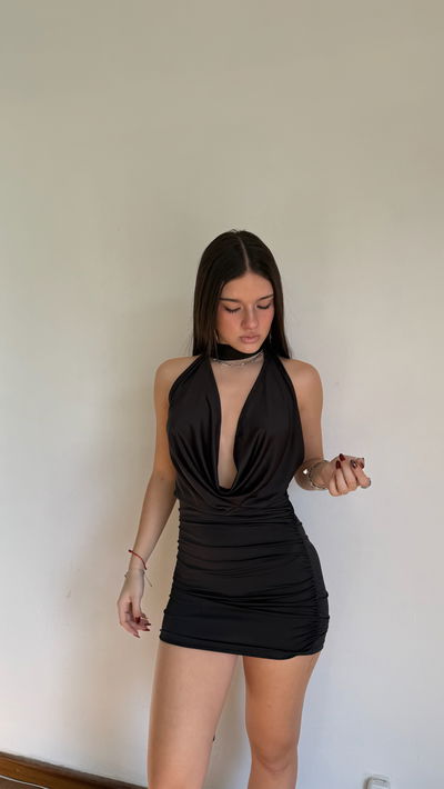 vestido corto con buche y bufanda