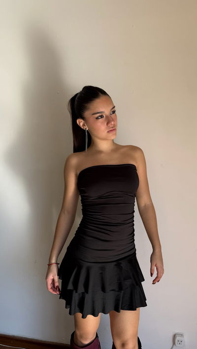 vestido corto strapless con volados vol2
