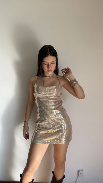 vestido corto de lentejuelas con espalda p/atar