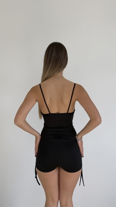 body basico con breteles y puntilla