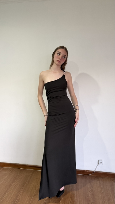 vestido largo un hombro basico con hebilla