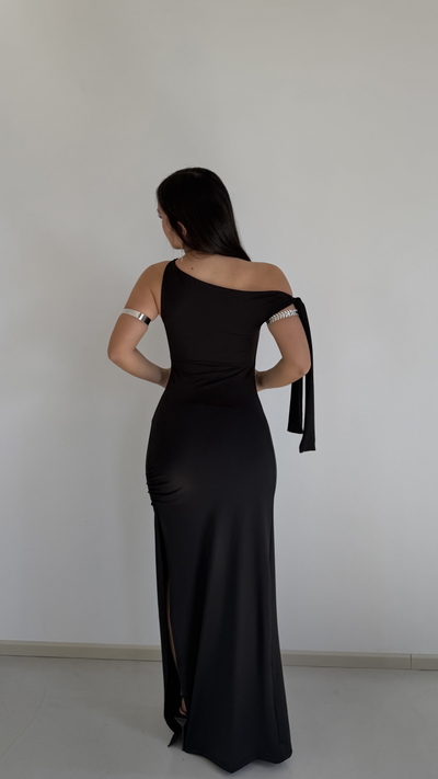 vestido largo un hombro asimetrico con nudo