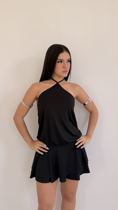 vestido corto escote al cuello triangulo con volados