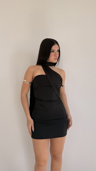vestido corto strapless con tira