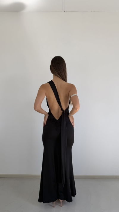 vestido largo un hombro con lazo y aro 