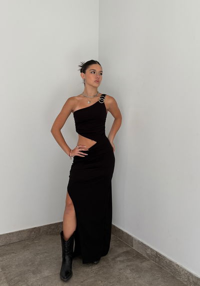 vestido largo un hombro con hebilla