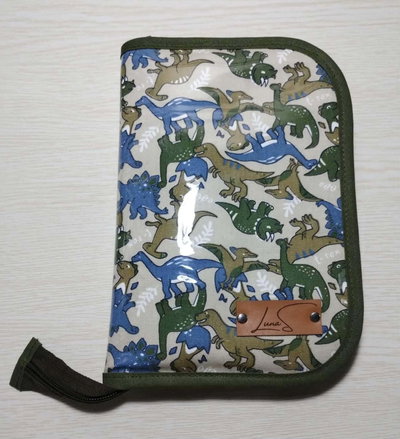 Porta libreta sanitaria y documentos dinosaurios