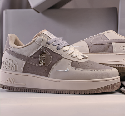 Nike Air Force 1 x North Face Gris