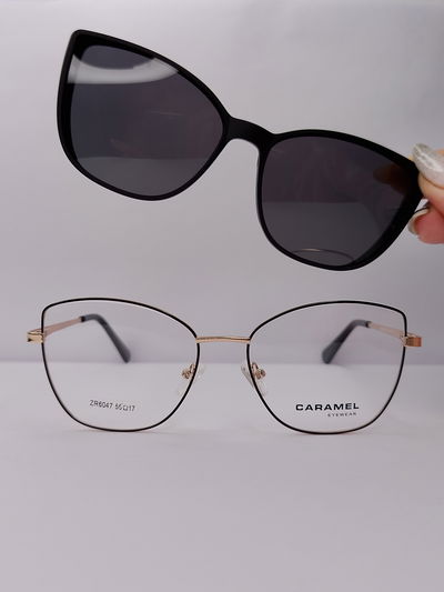 Clip on Sultry - Negro