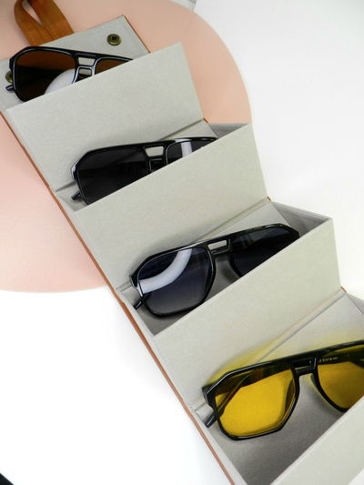 Organizador de lentes con 4 divisiones marrón
