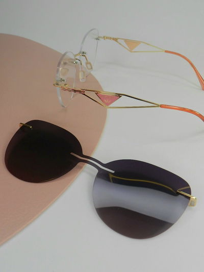 Clip on Onix montado al aire rosa