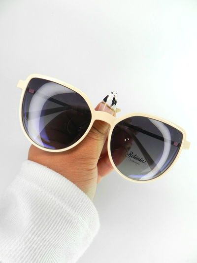 Clip on Oriona montado al aire blanco