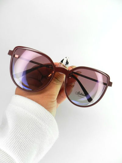 Clip on Oriona montado al aire rojo