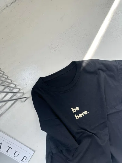 Remera Be Here