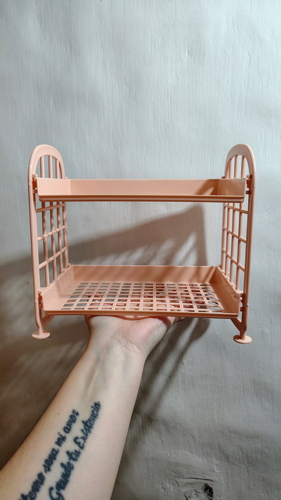 Organizador estantes.