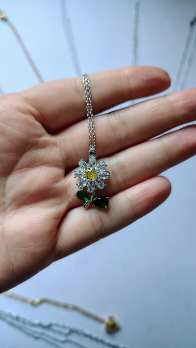 Collar Flor Diana (giratorio)