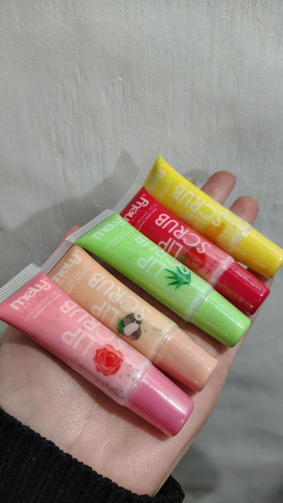 Exfoliante de labios con ácido hialurónico - Mely