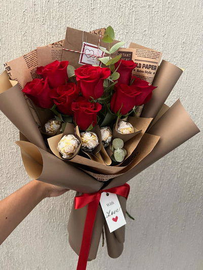 Ramo 8 rosas Importadas y 6 bombones