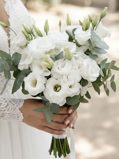 Ramo asimétrico Esencia + Boutonniere