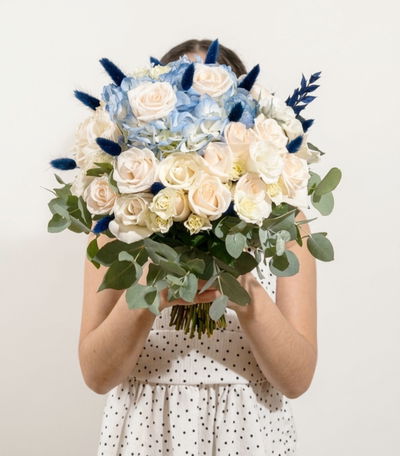 Ramo Azul y blanco + Boutonniere 