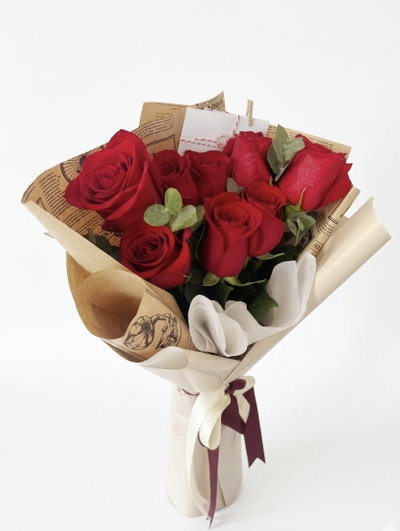 Ramo de 8 rosas importadas
