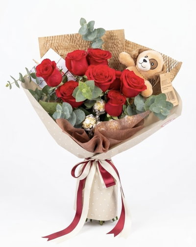 Ramo de 8 rosas importadas + 6 bombones y peluche