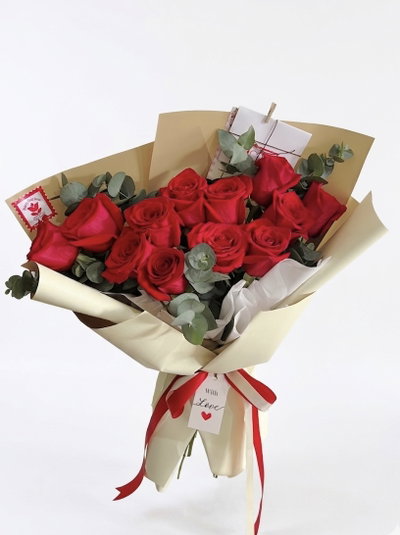 Ramo de 12 rosas importadas 