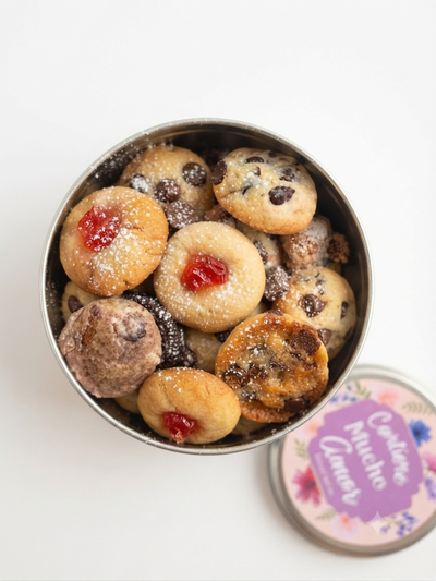 Lata de galletitas surtidas caseras