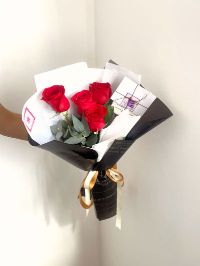 Ramo de 4 rosas importadas 