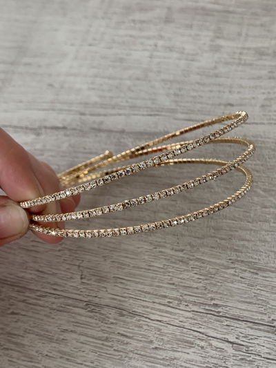 BRAZALETE DE FANTASIA STRASS TRIPLE DORADO