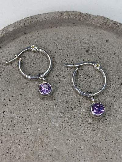 ARGOLLAS STRASS LILA (ACERO BLANCO)